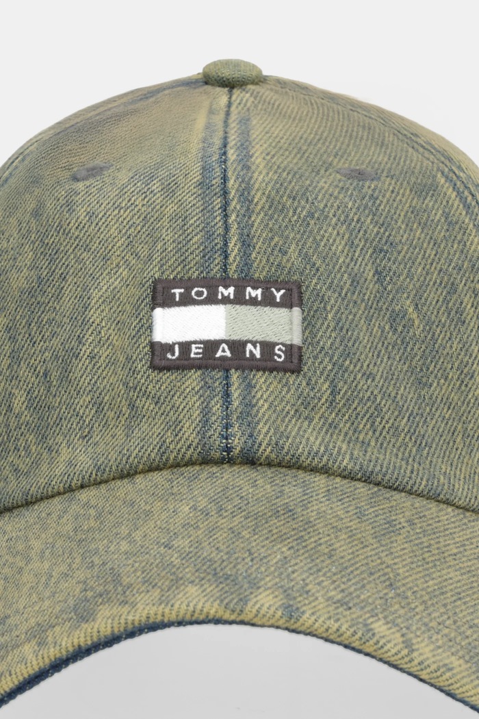 Džínsová šiltovka Tommy Jeans AM0AM13853 zelená SS26