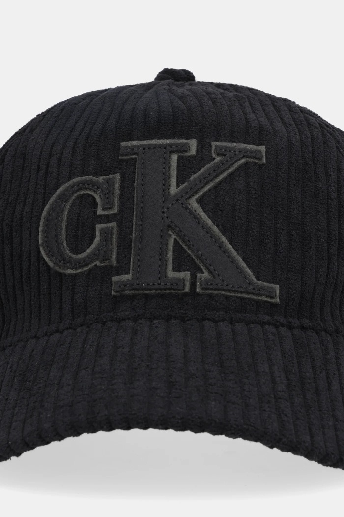 Kapa s šiltom Calvin Klein LV04D5050G črna SS26