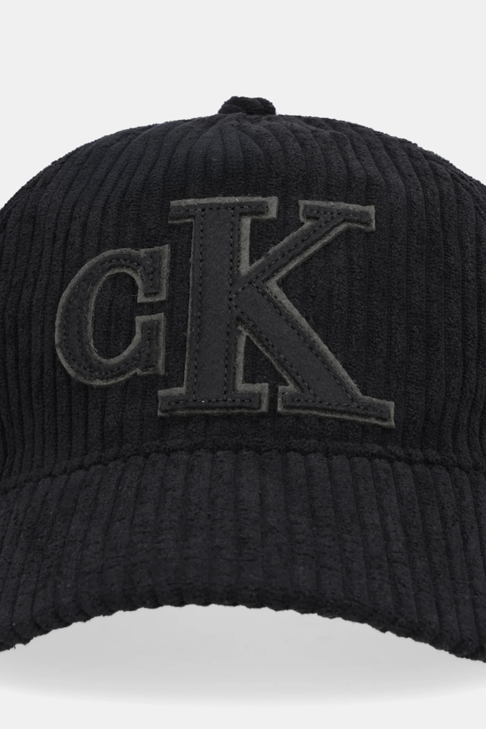 Kapa s šiltom Calvin Klein LV04D5050G črna SS26
