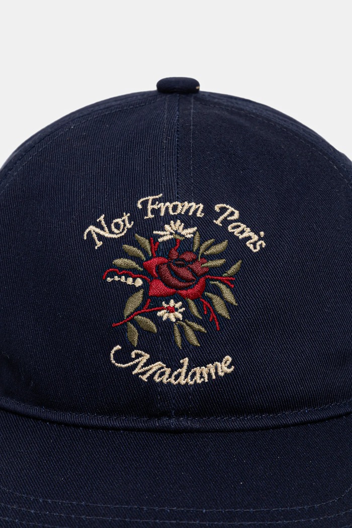 Bavlnená šiltovka Drôle de Monsieur Casquette Slogan Rose J.CP195.CO138.NY tmavomodrá SS26