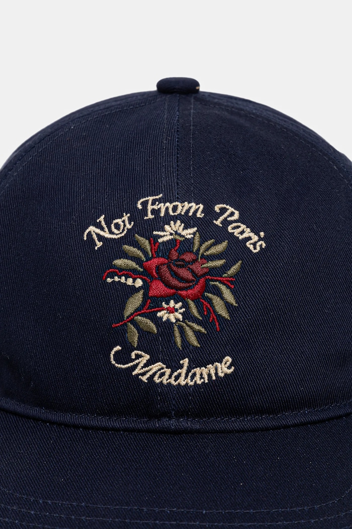 Bavlnená šiltovka Drôle de Monsieur Casquette Slogan Rose J.CP195.CO138.NY tmavomodrá SS26