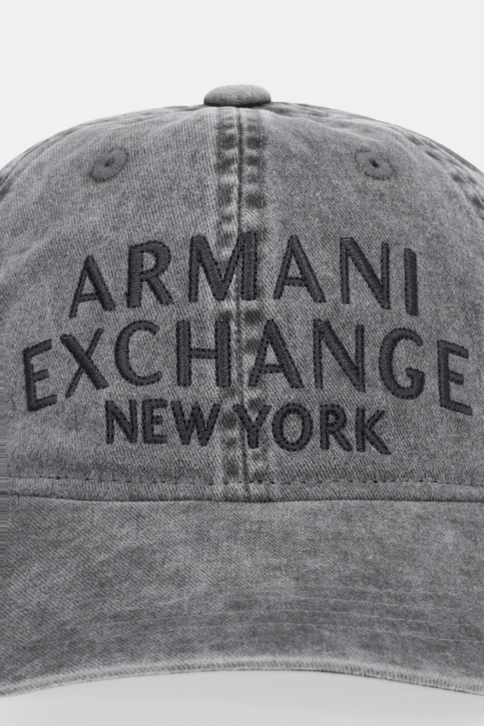 Bombažna bejzbolska kapa Armani Exchange XM002025.AF15502 siva SS26