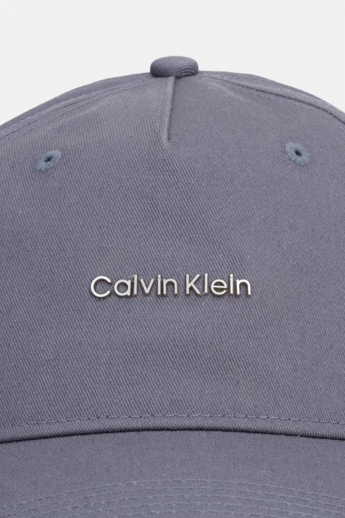 Calvin Klein bejzbalová čiapka pánska bavlnená LV04D5080G modrá SS26
