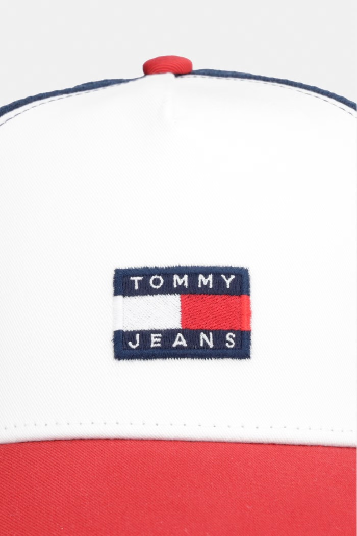 Tommy Jeans šiltovka trucker pánska AM0AM14202 biela SS26
