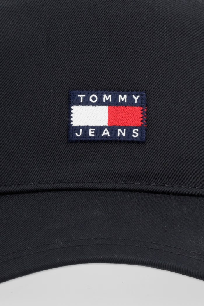 Tommy Jeans šiltovka trucker pánska AM0AM14202 čierna SS26