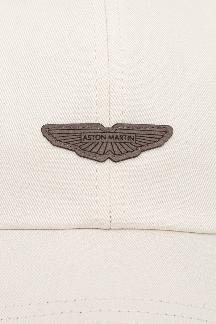 BOSS pánska bavlnená šiltovka BOSS X ASTON MARTIN 50564961 béžová SS26