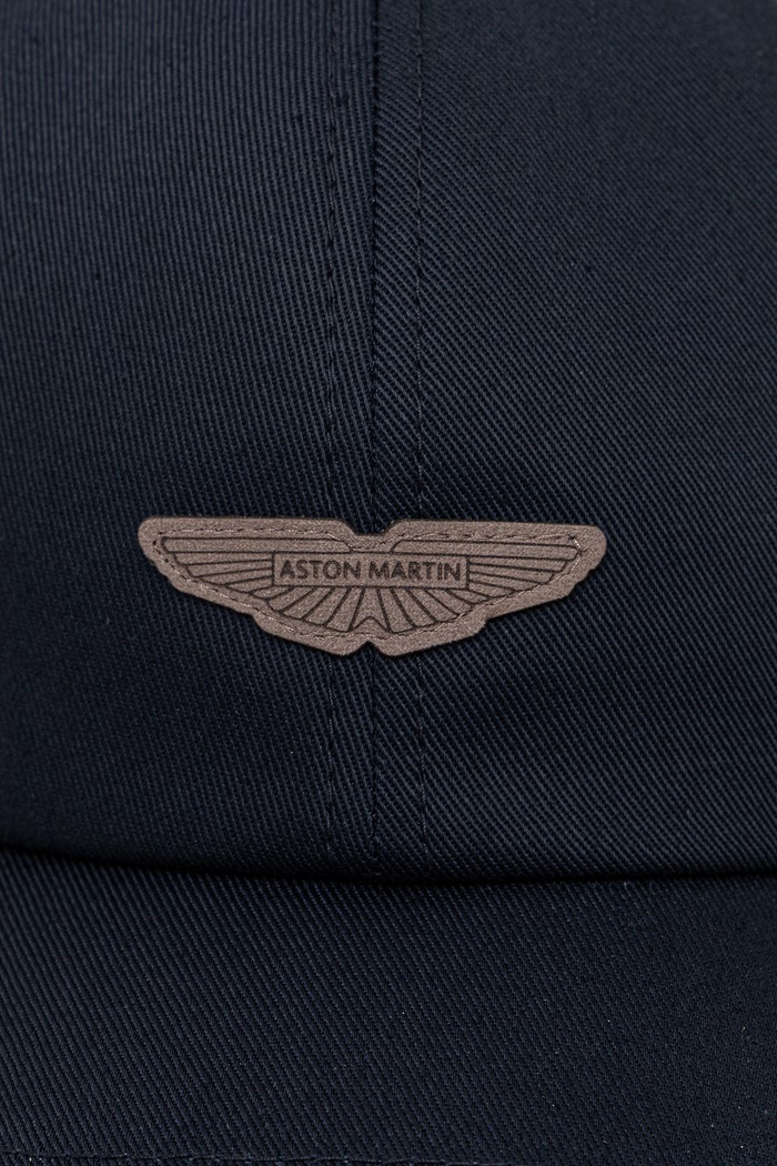 BOSS pánska bavlnená šiltovka BOSS X ASTON MARTIN 50564961 tmavomodrá SS26