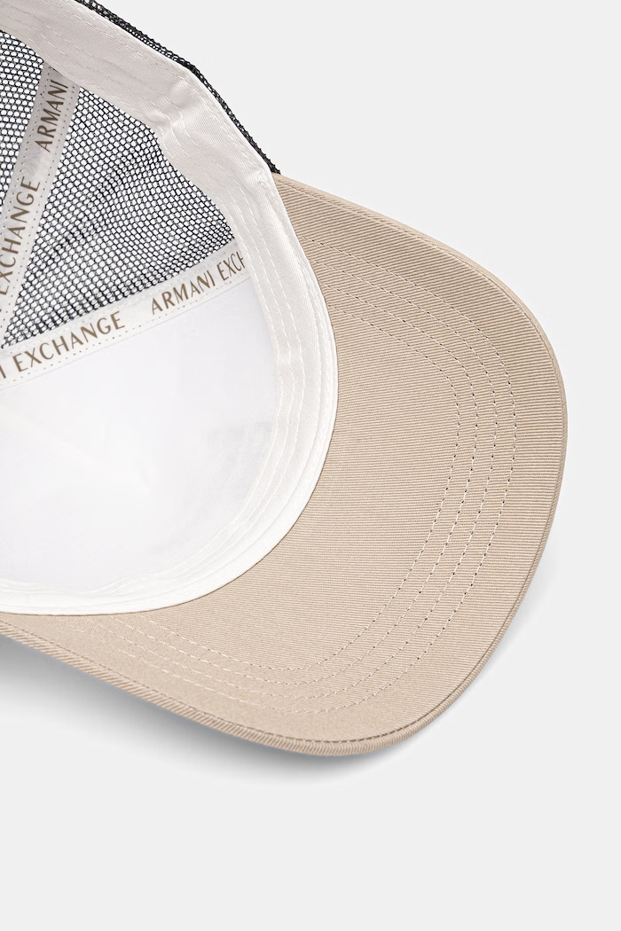 Armani Exchange șapcă trucker pentru bărbați alb XM002548.AF15502