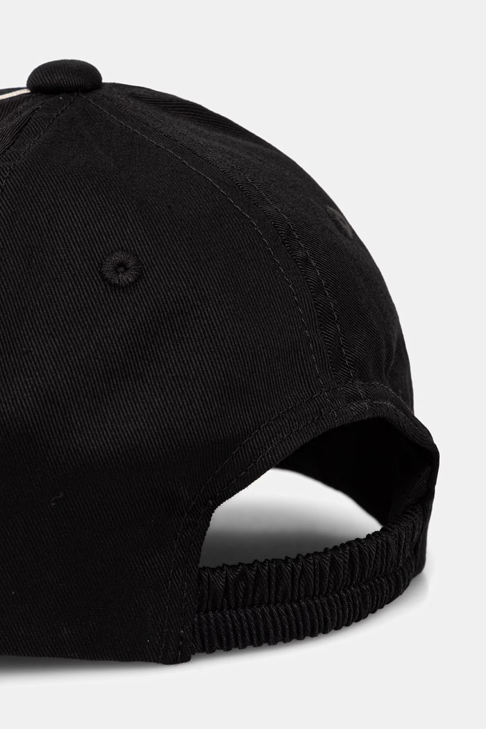 Doplňky Armani Exchange baseballová čepice pánská bavlněná XM002551.AF15502 černá