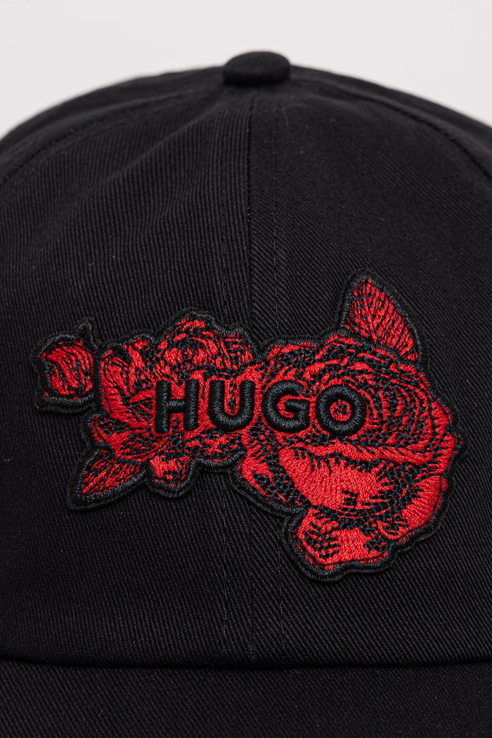 HUGO Čiapka so šiltom pánska bavlnená Mett-Biker 50560453 čierna SS26