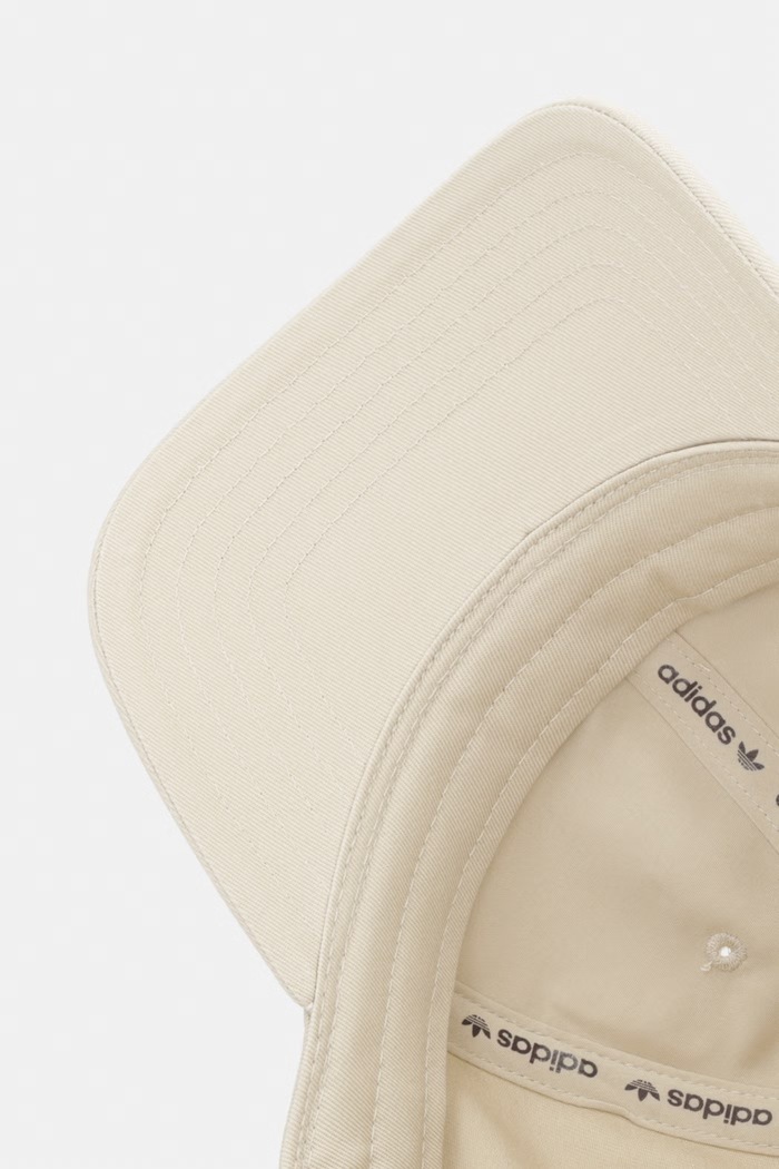adidas Originals czapka z daszkiem bawełniana beżowy KC8036