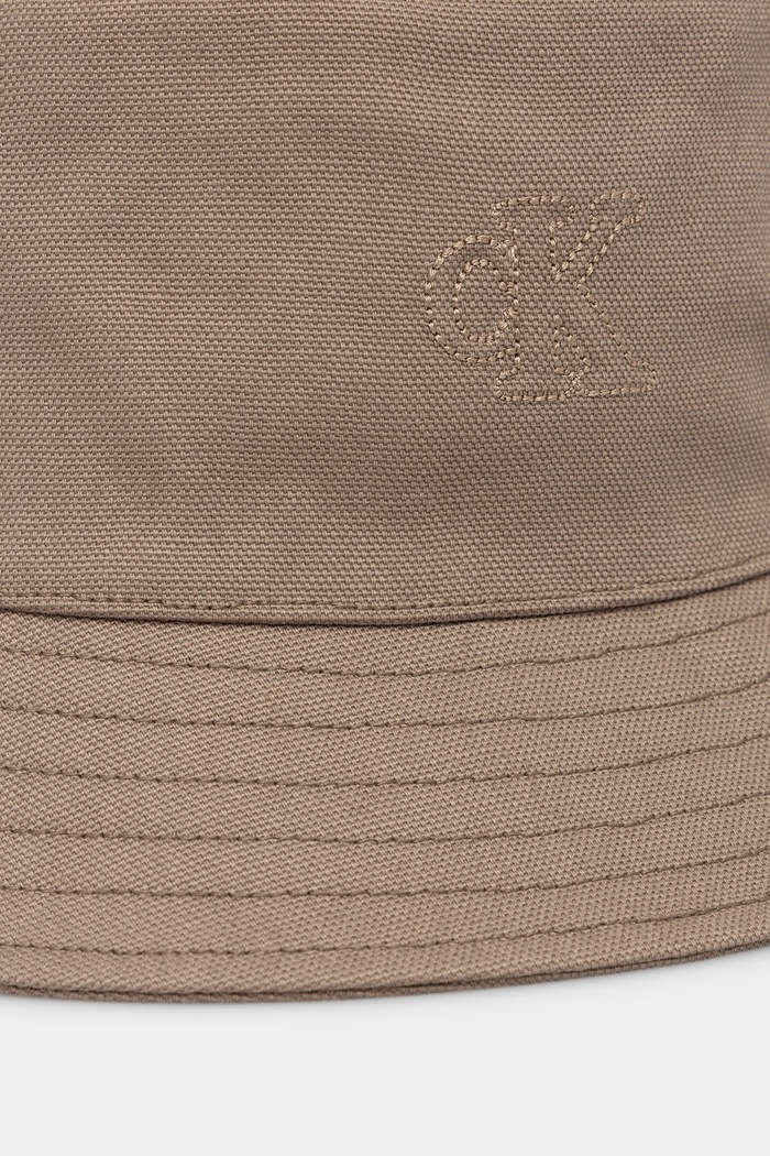 Calvin Klein Шапка идиотка от памук LV04F5062G кафяв SS26