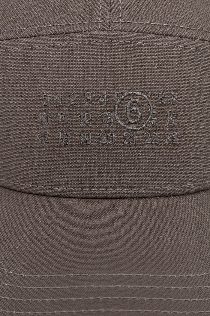 Памучна шапка с козирка MM6 Maison Margiela SH0TC0009.M35346 сив SS26