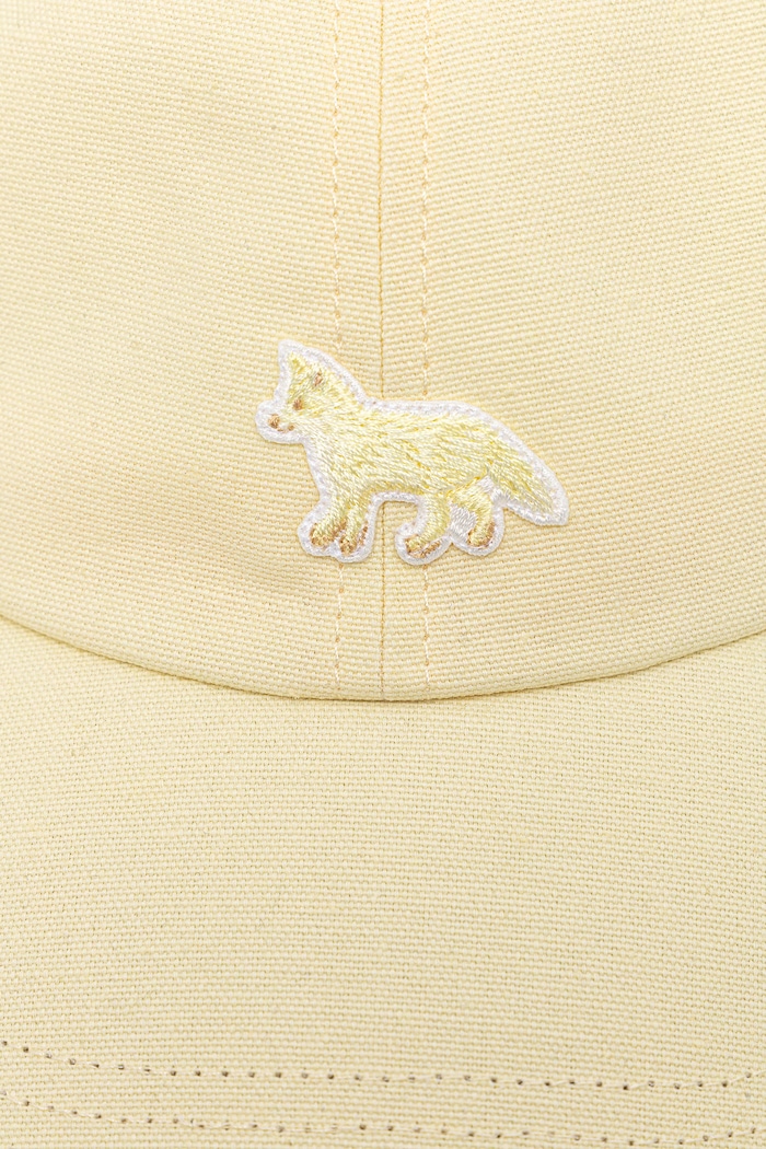 Памучна шапка с козирка Maison Kitsuné Baby Fox OW06108WB0026 жълт SS26