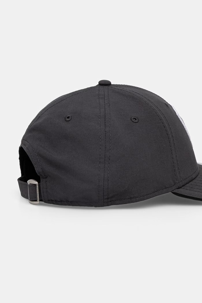 Dodatki Kapa s šiltom New Era MICROFIBRE 9FORTY® 60771845 siva