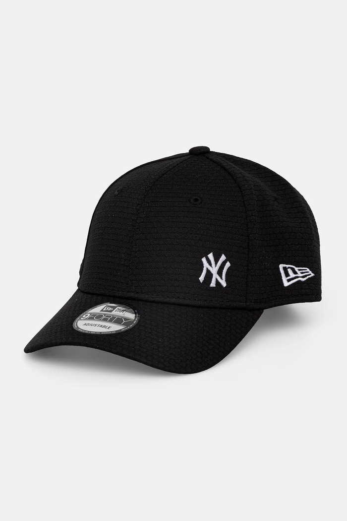 Kapa s šiltom New Era FLAWLESS MESH 9FORTY® Našitek črna 60691115