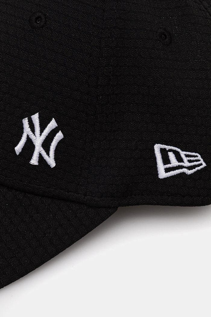 Kapa s šiltom New Era FLAWLESS MESH 9FORTY® 60691115 črna SS26