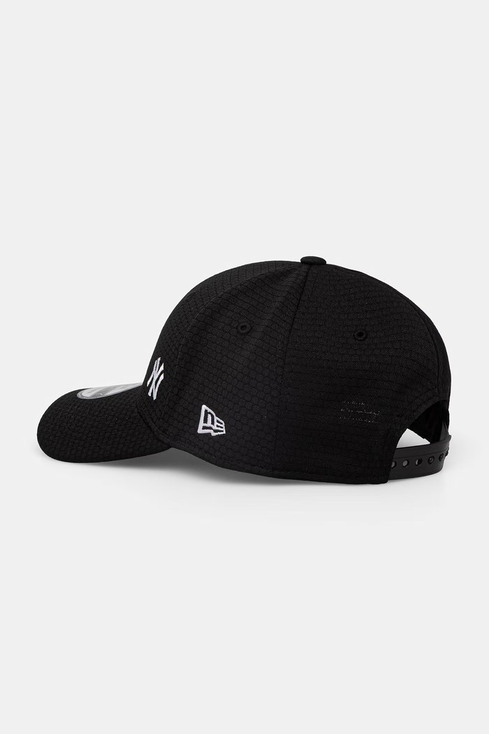 Dodatki Kapa s šiltom New Era FLAWLESS MESH 9FORTY® 60691115 črna