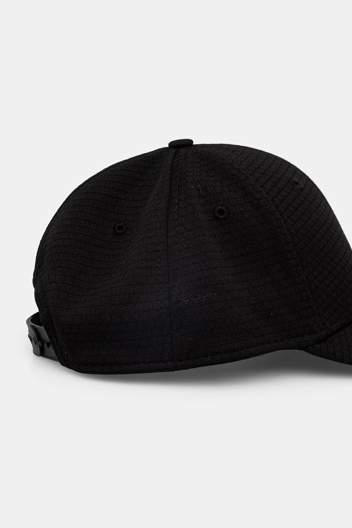 Kapa s šiltom New Era FLAWLESS MESH 9FORTY® črna 60691115