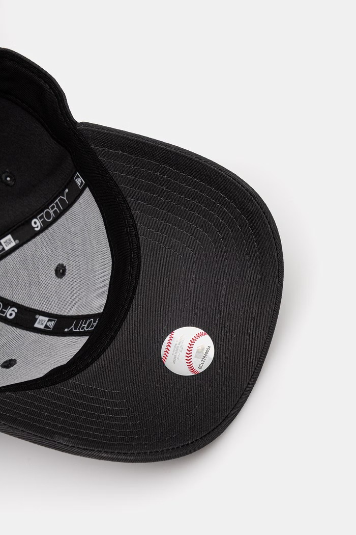 Хлопковая кепка New Era LEAGUE ESSENTIAL 9FORTY® 60771707 серый