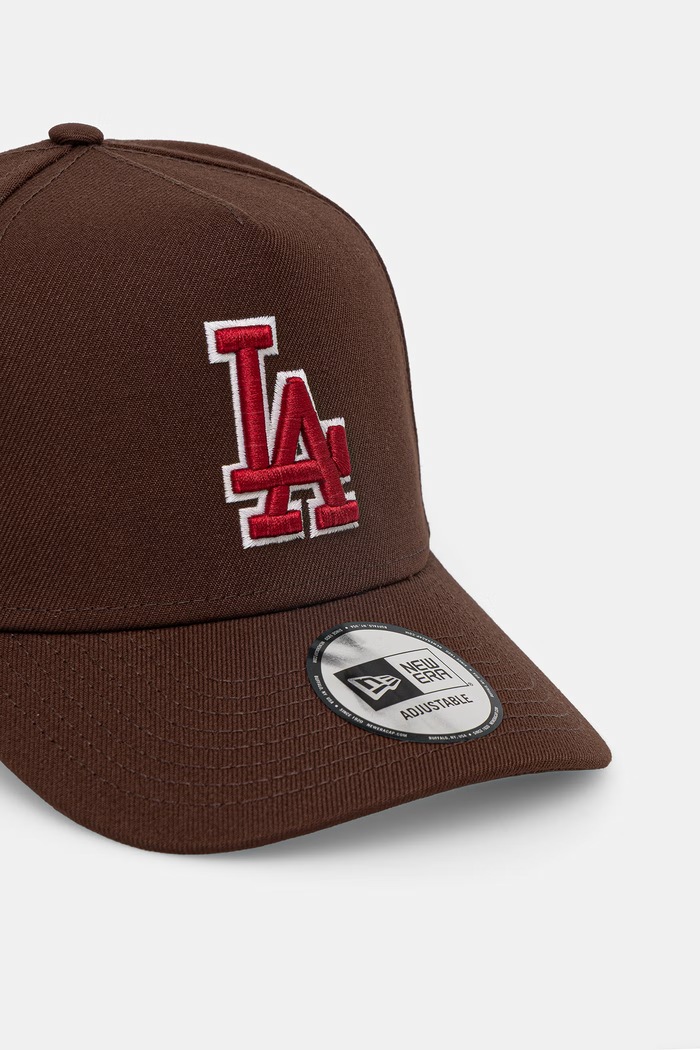 Καπέλο New Era OUTLINE SCRIPT E-FRAME 60771811 καφέ SS26
