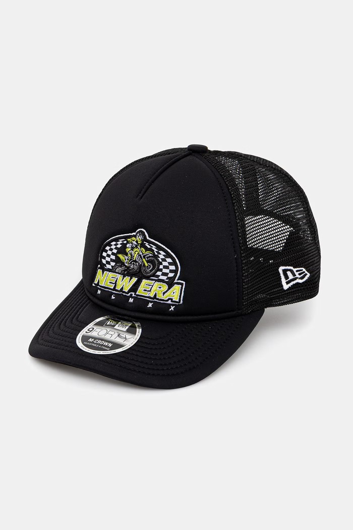 Kapa s šiltom New Era GRAPHIC 9FORTY® MC AF TRUCKER Našitek črna 60771804