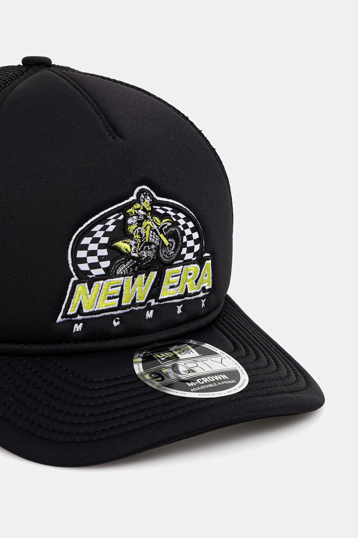 Kapa s šiltom New Era GRAPHIC 9FORTY® MC AF TRUCKER 60771804 črna SS26