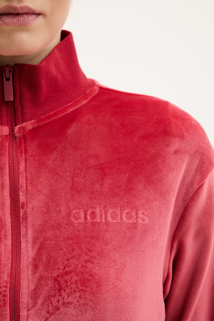 Zamatová tepláková súprava adidas Glam KB8946