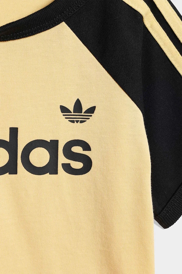 Detská bavlnená súprava adidas Originals žltá KD1056