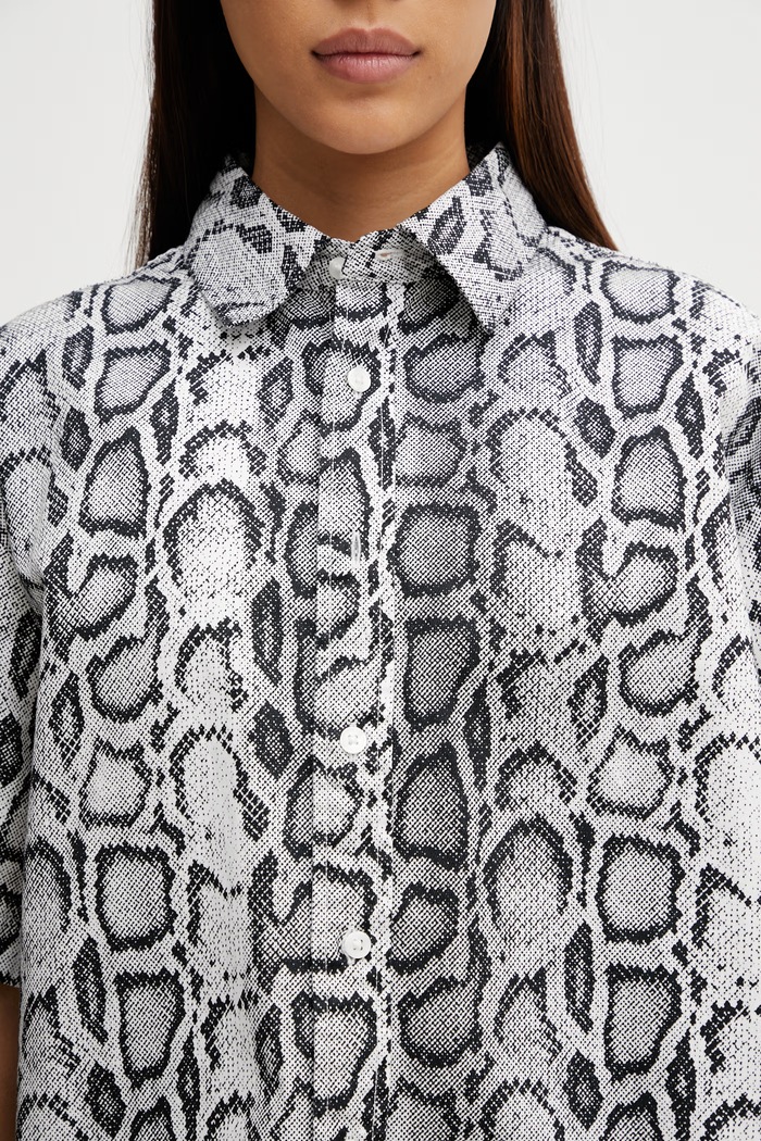 Carhartt WIP W' S/S Snake Camo Shirt cămașă din bumbac de femei negru I036280.3Q2XX