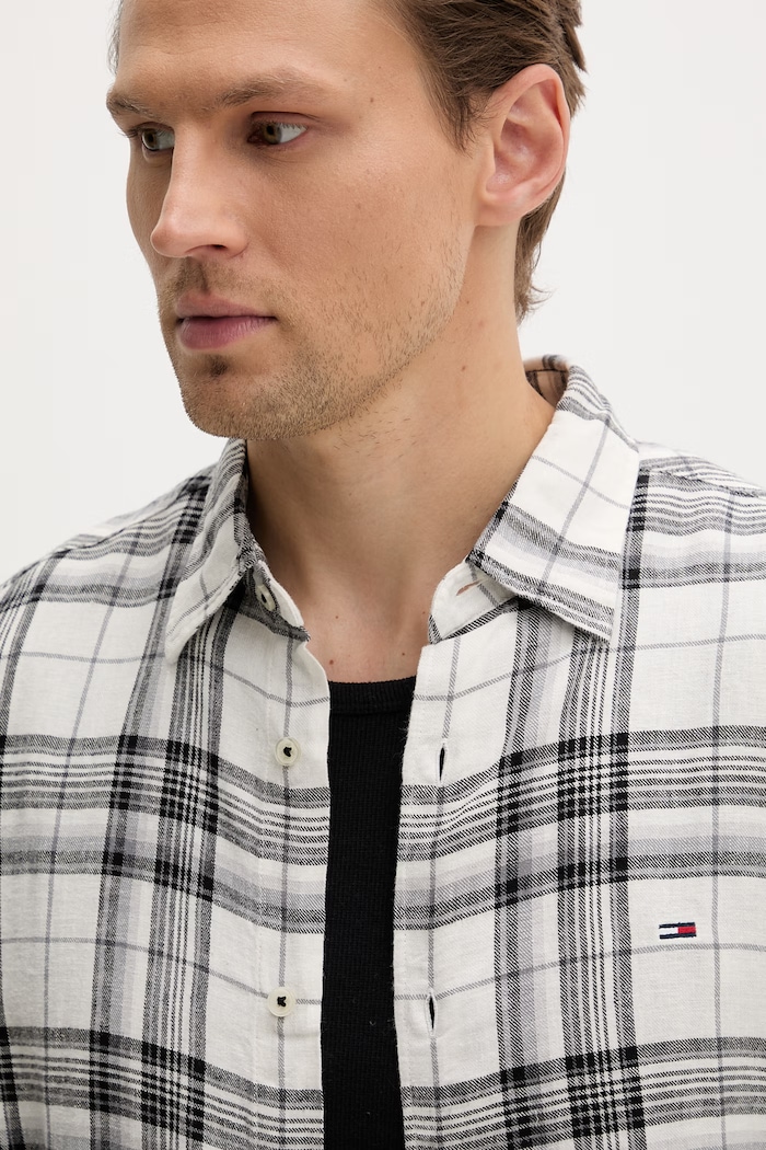 Tommy Jeans cămașă pentru bărbați, cu amestec de in negru DM0DM22758