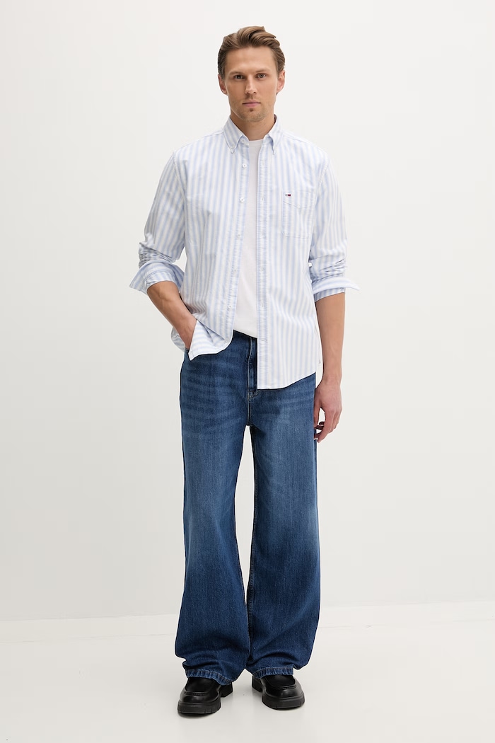 Tommy Jeans srajca moška bombažna DM0DM22790 modra SS26