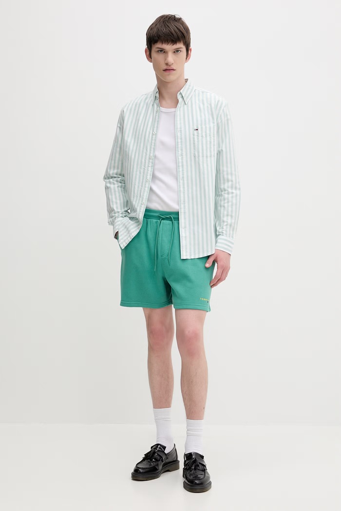 Tommy Jeans srajca moška bombažna DM0DM22790 zelena SS26