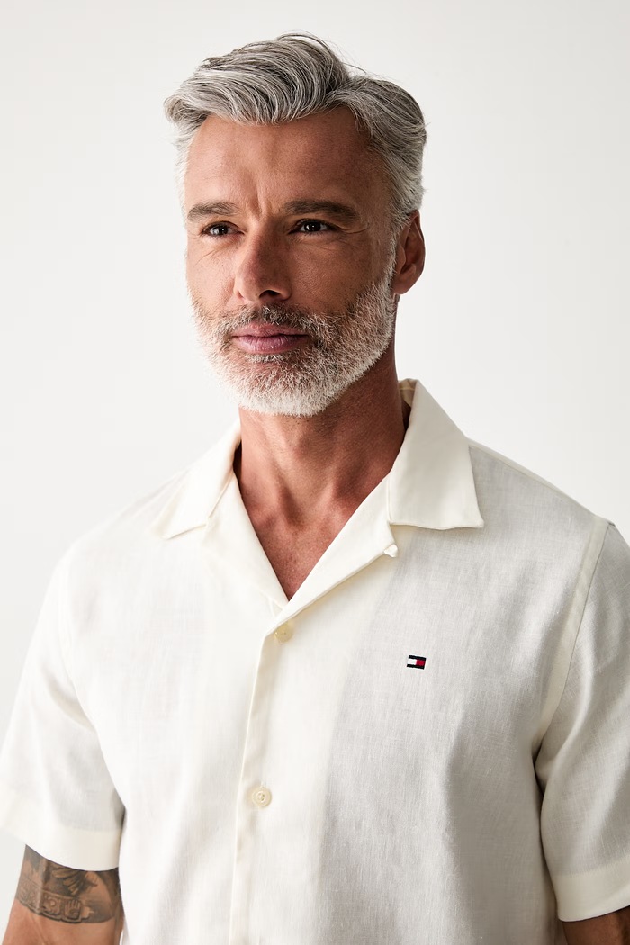 Tommy Hilfiger košulja za muškarce s lanom bež MW0MW43090