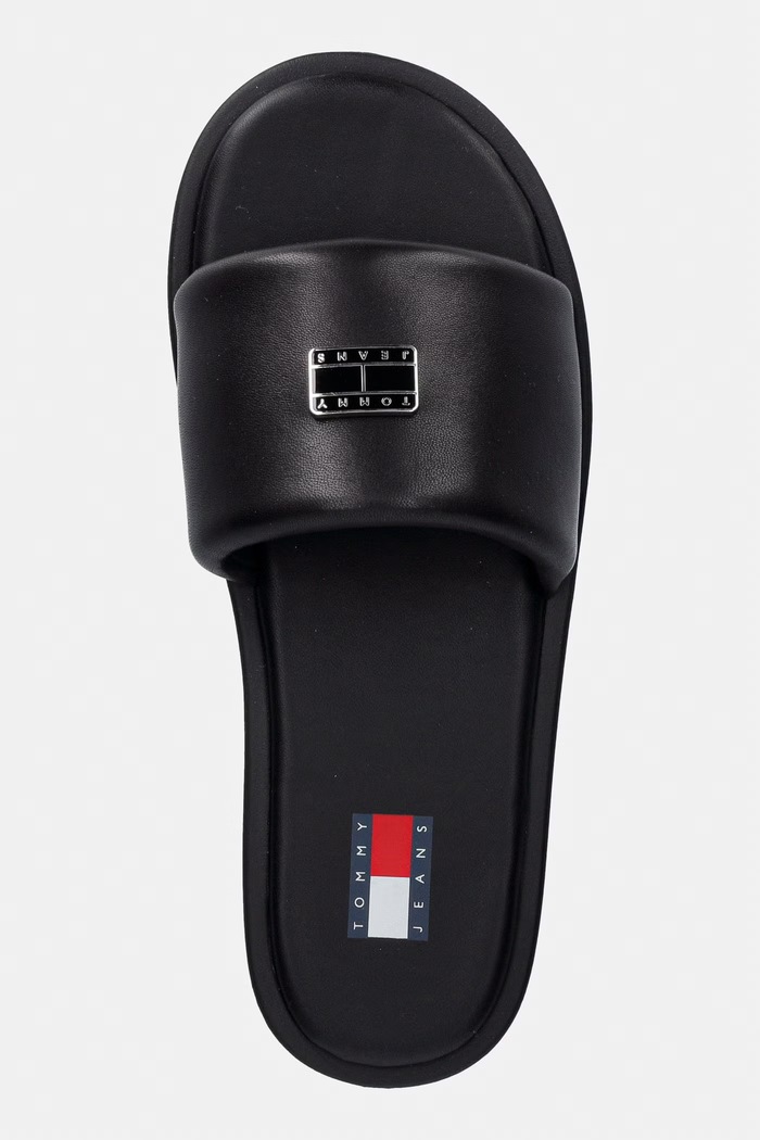 Tommy Jeans klapki na płaskim obcasie damskie skórzane TJW SOFT PADDED CASUAL SLIDE czarny EN0EN02950