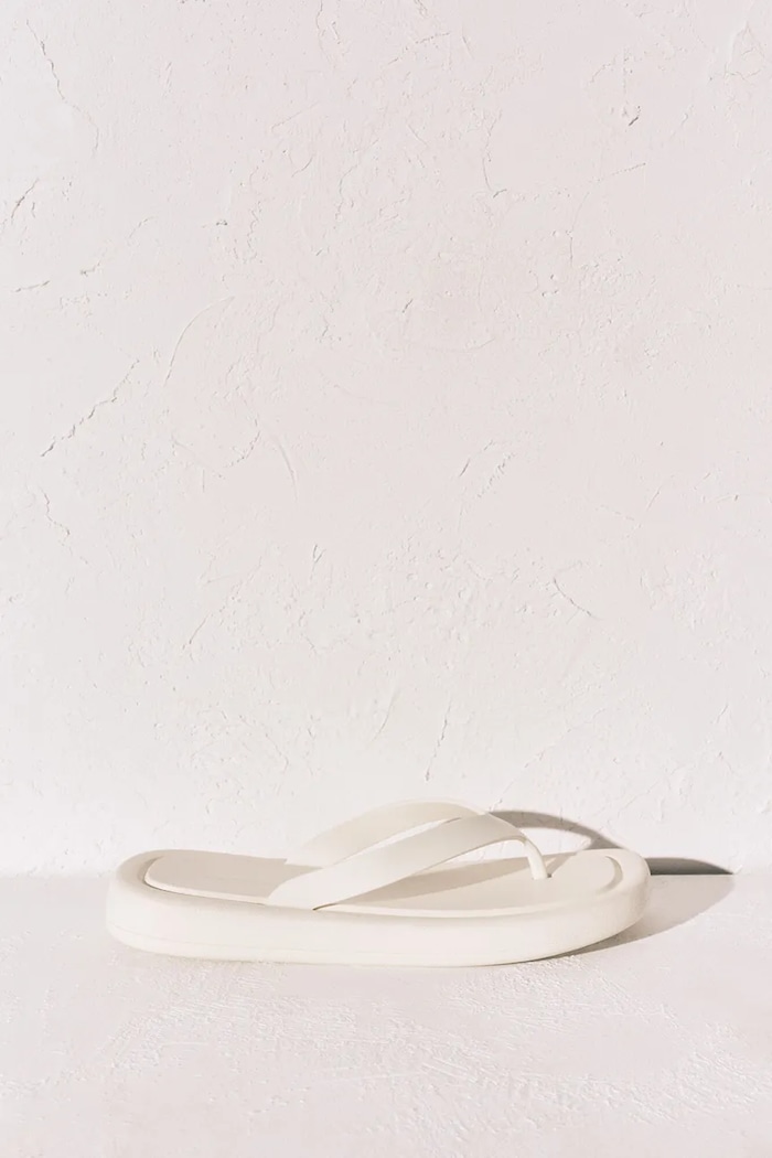 women'secret japonki na płaskim obcasie damskie SI FLIP FLOP CREAM beżowy 5163229