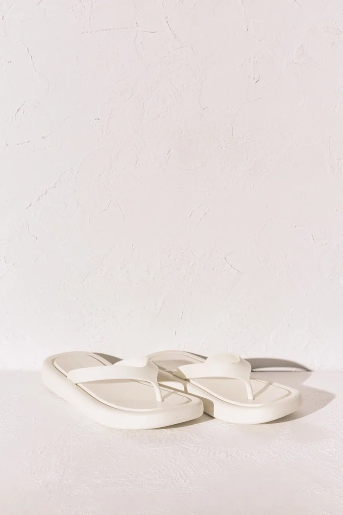 women'secret japonki na płaskim obcasie damskie SI FLIP FLOP CREAM 5163229 beżowy SS26