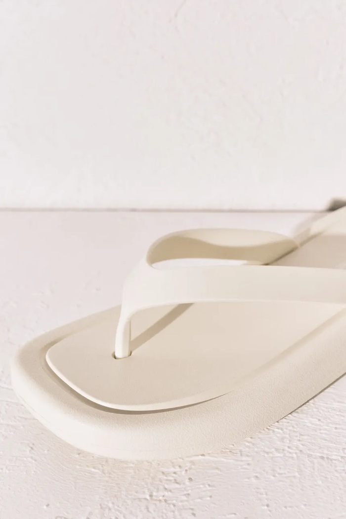 Obuwie women'secret japonki na płaskim obcasie damskie SI FLIP FLOP CREAM 5163229 beżowy