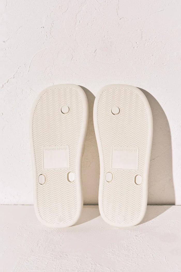 women'secret japonki na płaskim obcasie damskie SI FLIP FLOP CREAM 5163229 beżowy