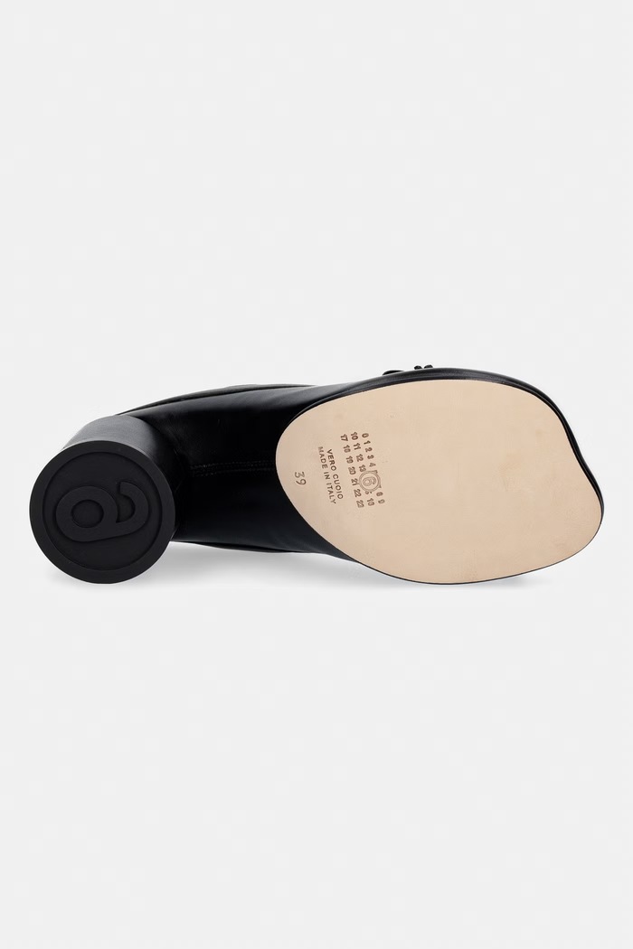 Кожени чехли MM6 Maison Margiela S59WP0210.P3628.T8013 черен