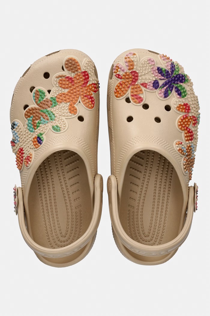 Crocs σαγιονάρες Γυναικεία Classic Summer Beaded Clog 213237.205 μπεζ SS26