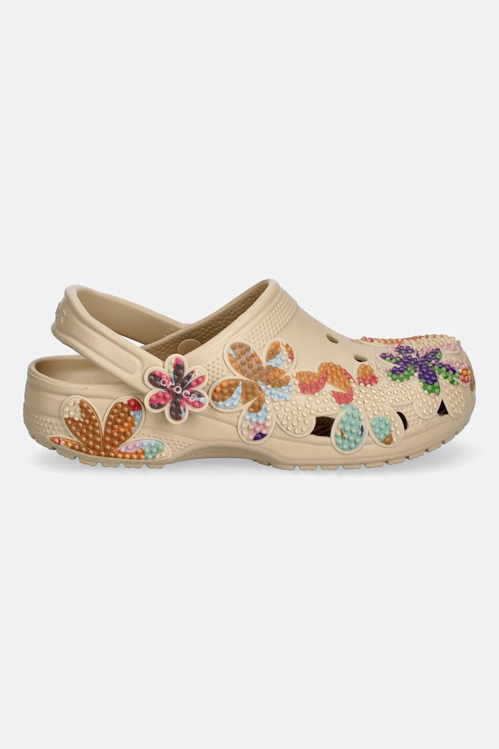 Παπούτσια Crocs σαγιονάρες Γυναικεία Classic Summer Beaded Clog 213237.205 μπεζ