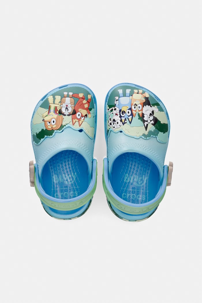 Crocs detské šľapky CLASSIC BLUEY MULTI CLOG T 212369.CROCS.CLASSIC.BL modrá SS26