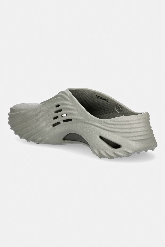 Obuv Crocs Echo Wave šľapky 210521.1LM sivá
