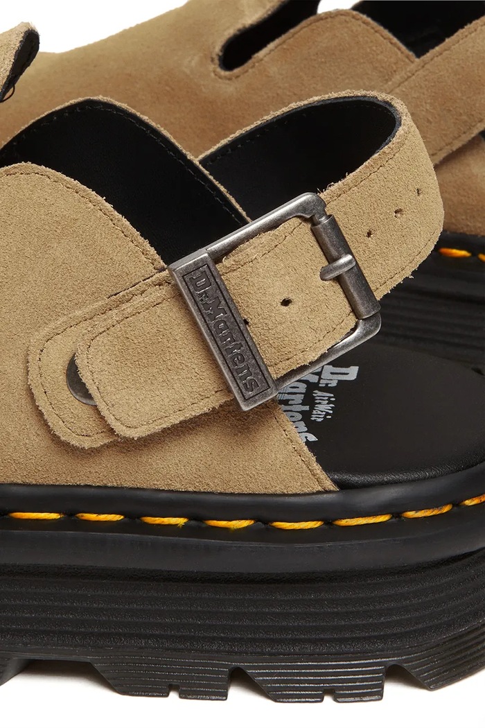 Dr. Martens ZebZag Mule klapki mules zamszowe DM31737439 beżowy
