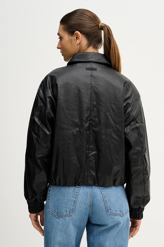 Ruházat Calvin Klein Jeans rövid kabát LV047E507G fekete