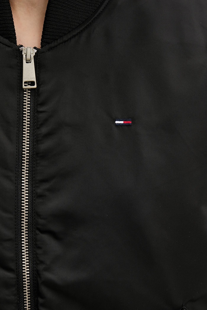 Tommy Jeans bomber dzseki DW0DW22046 fekete