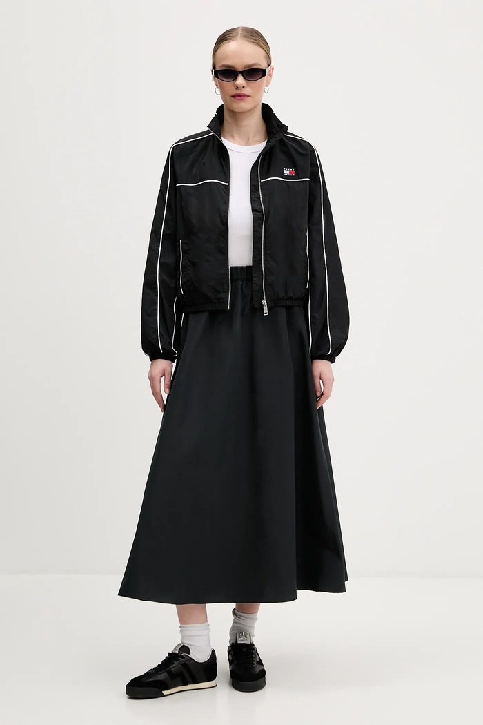 Tommy Jeans rövid kabát DW0DW22055 fekete SS26