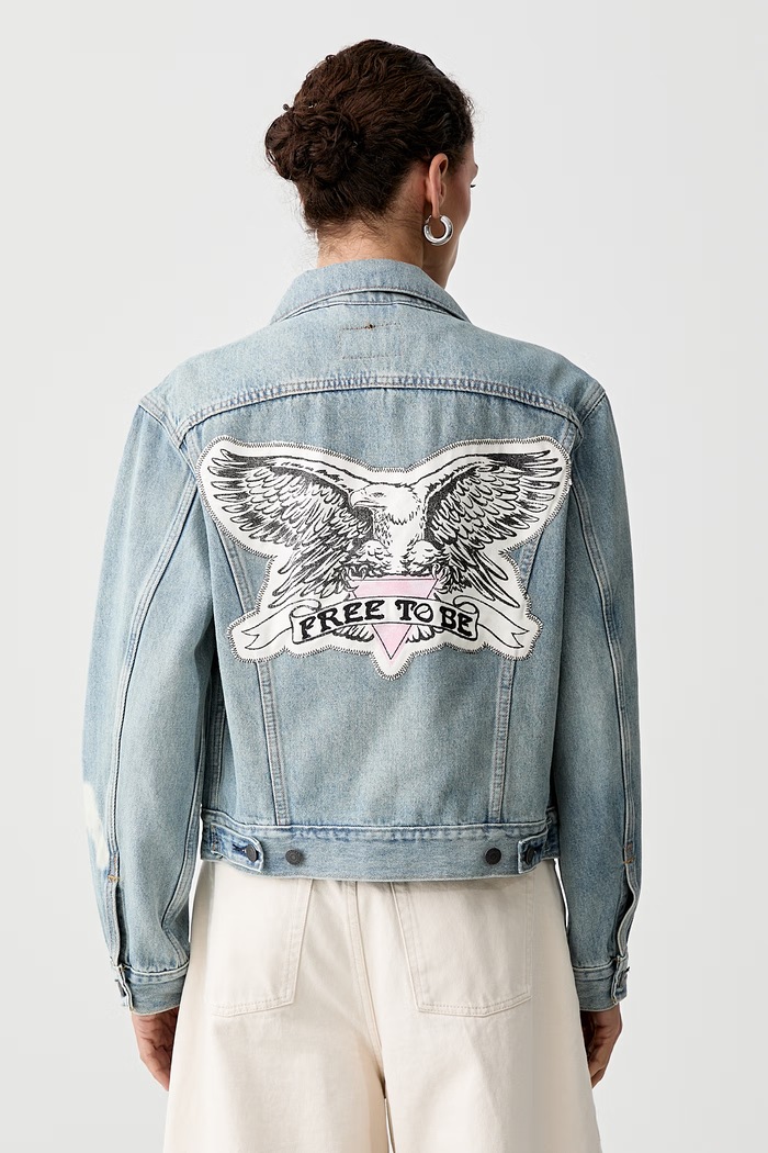 Levi's džínová bunda dámská ROAD WORN TRUCKER x PRIDE modrá 0065O