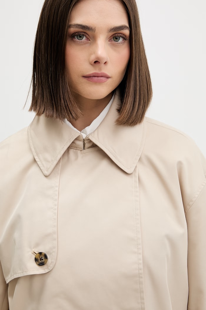 Tommy Jeans krótki trencz damski z bawełną beżowy DW0DW22322